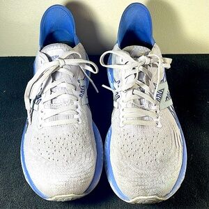 Women’s New Balance Fresh Foam 1080 Gray & Blue Size 10 Athletic Shoes.
